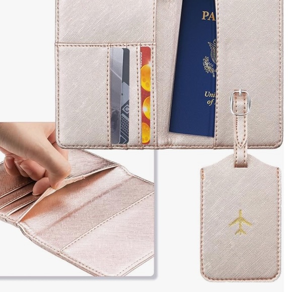 Passport Holder and matching Luggage Tag in Blush Metallic
2-pc - Picture 1 of 4